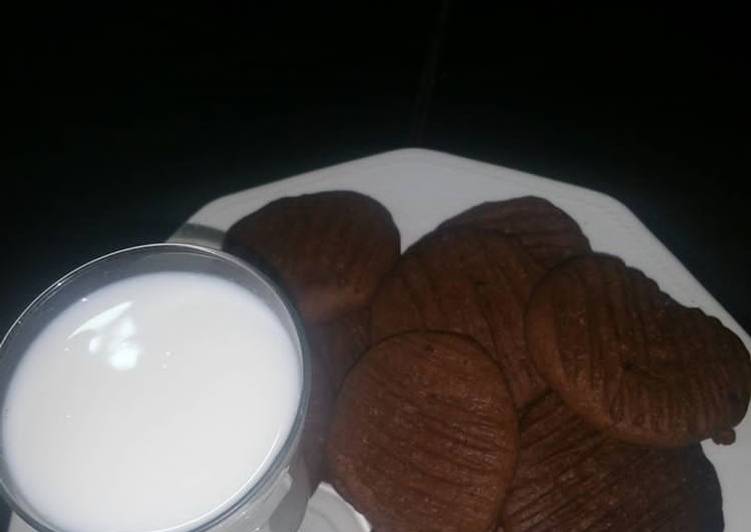 Chocolate cookies with a cup of milk