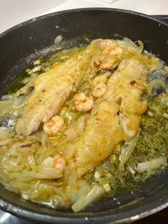 Una foto de Merluza con gambas