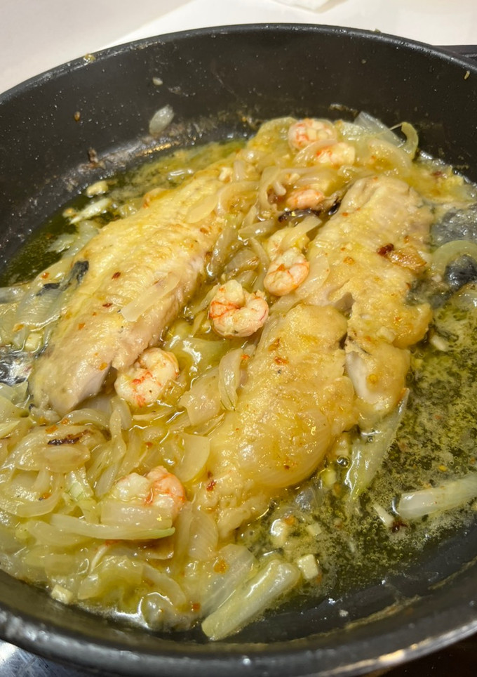Una foto de Merluza con gambas