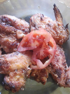 Una foto de Deliciosas alitas de pollo rebozadas😍😍