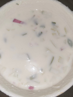 வெங்காய தயிர் பச்சடி(tayir pachadi recipe in tamil) செய்முறை முக்கிய புகைப்படம்