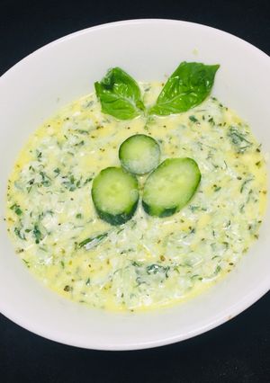 Una foto de Salsa tzatziki Griega de Yogurt y Pepino 🥒🥒🧄🌿🌿