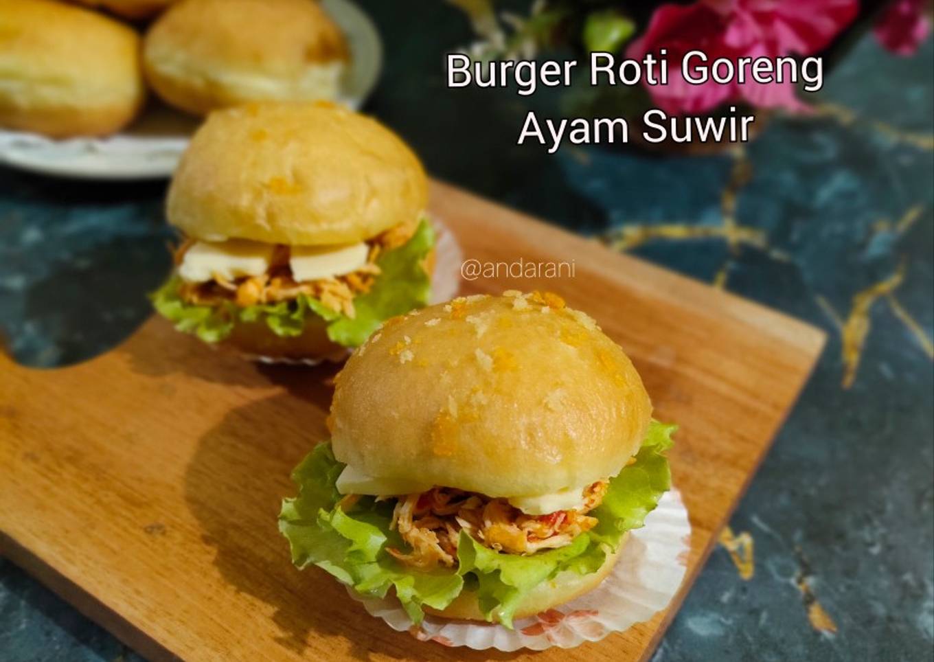 Burger Roti Goreng Ayam Suwir Pedas