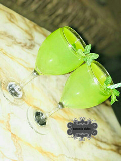 A picture of Cocumber lemonade.