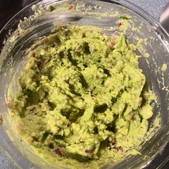 A picture of Chipotle copycat guacamole.