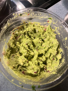 A picture of Chipotle copycat guacamole.