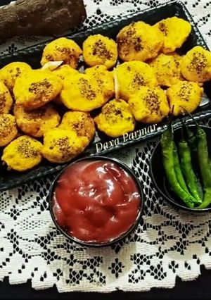 A picture of Ratalu Puri (Purple Yam Puri).