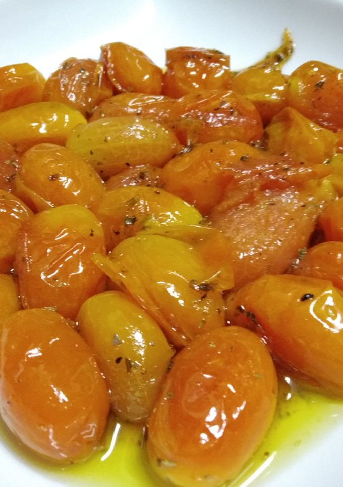 Una foto de Tomatitos cherry confitados