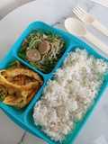 Bekal tumis buncis bakso dan telur dadar
