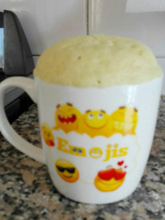 Una foto de Bizcochuelo en taza de vainilla