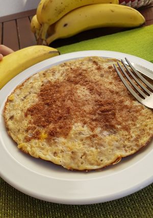 Una foto de Tortilla de Avena y Banana, con Semillas y Canela