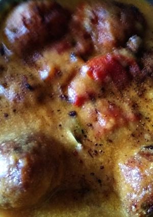 A picture of Malai kofta curry.
