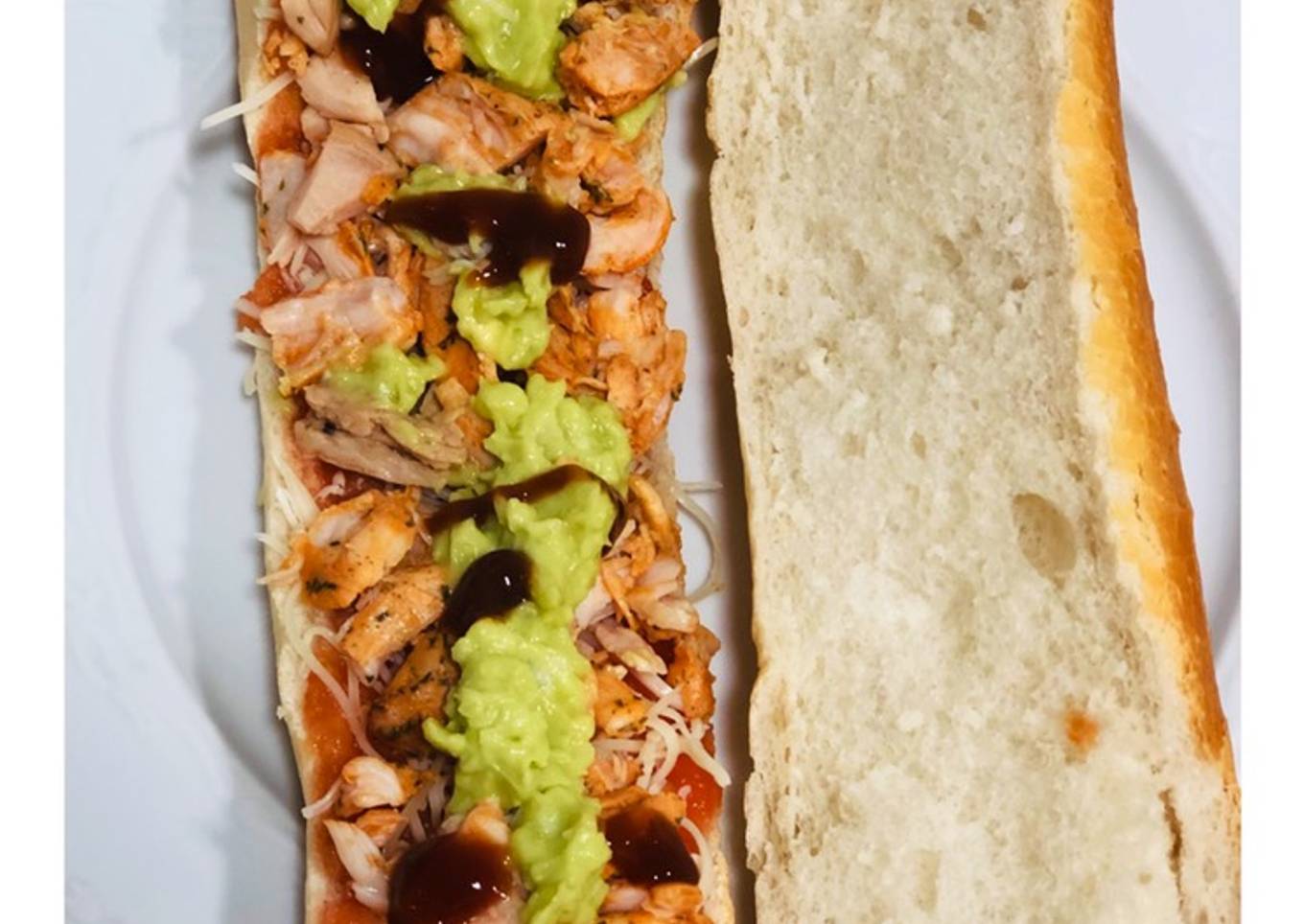 Bocadillo de pollo y aguacate