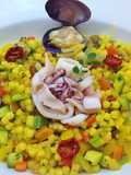 Fregola allo zafferano con calamari, vongole e verdure croccanti