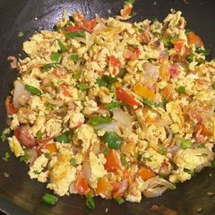 A picture of Egg and vegetables scrumble.