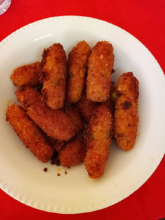 Una foto de Croquetas de arroz😉🤤🤤