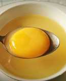 Consomé al Jerez con Yema de huevo