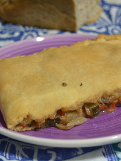 Una foto de Empanada de verduras con gorgonzola y nueces