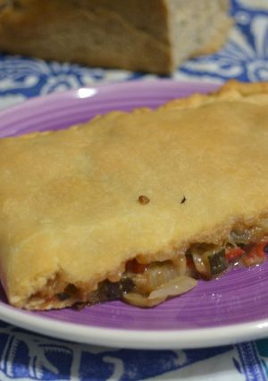 Una foto de Empanada de verduras con gorgonzola y nueces