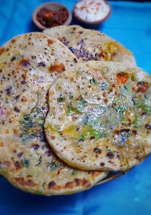 તંદુરી વેજ.પરાઠા (Tandoori veg.paratha recipe in gujarati) રેસીપી મુખ્ય ફોટો