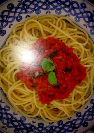 Una foto de Spaghetti con salsa de jitomate 🍝🍅