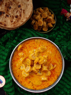 गट्टे की सब्ज़ी (Gatte ki sabzi recipe in Hindi) रेसिपी मुख्य फोटो