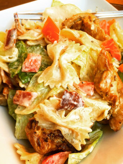 A picture of BLT Pasta Salad with Chicken & Ranch Dressing.