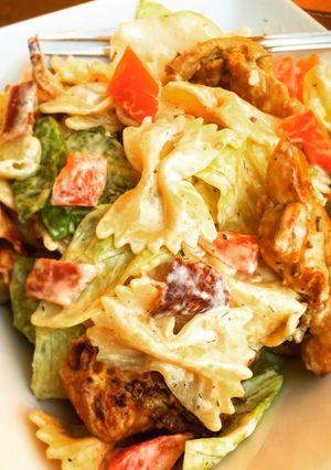 A picture of BLT Pasta Salad with Chicken & Ranch Dressing.