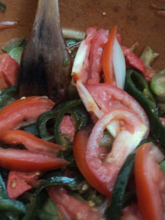 Una foto de Chiles poblanos con pulque y jitomate con sal de gusano las Correa