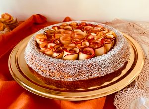 Foto di Crostata morbida di mele con caramello al burro salato Gluten Free