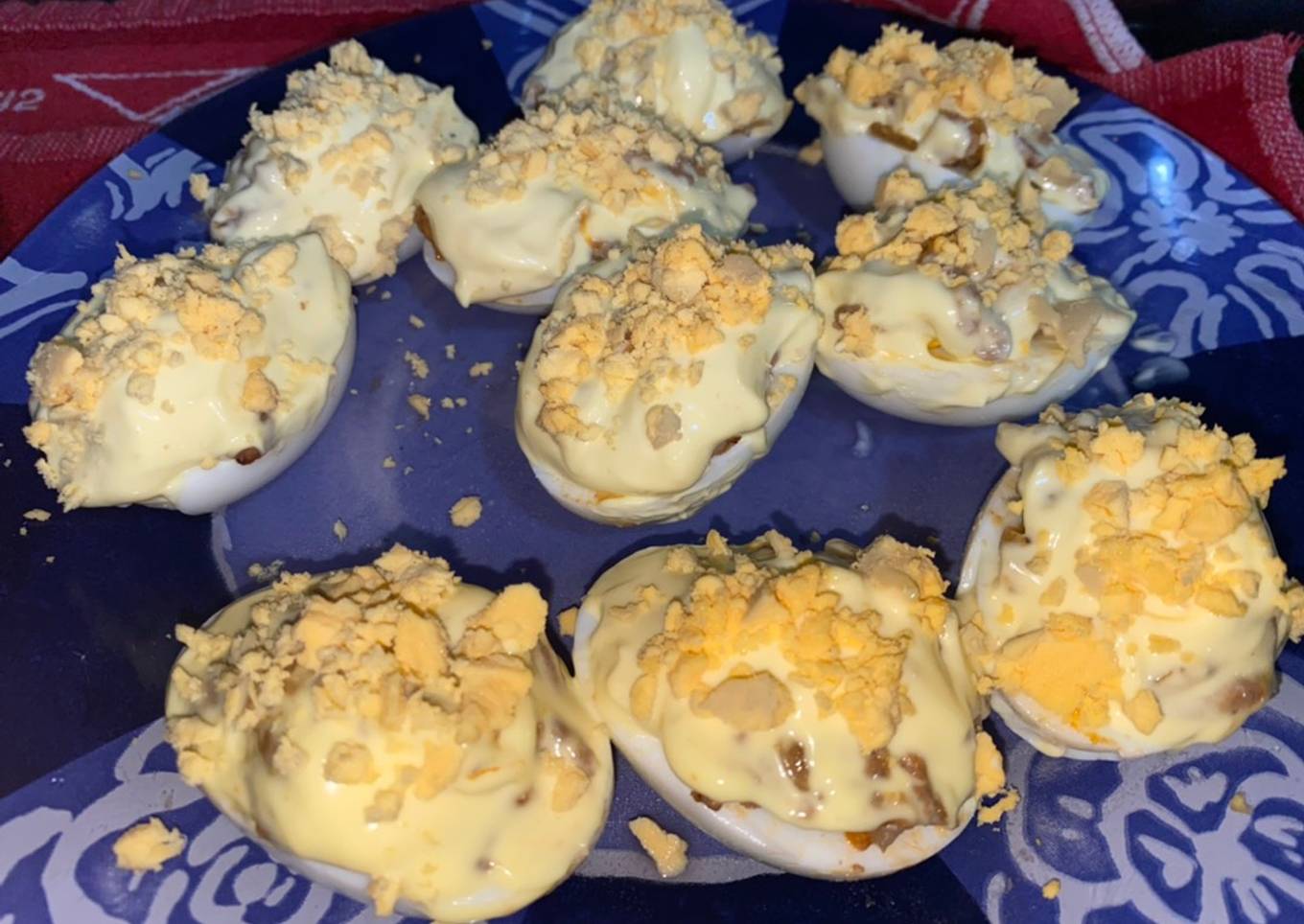 Huevos rellenos de carne picada