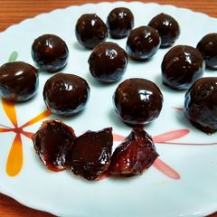 Dates nuts chocolate balls A picture of Dates nuts chocolate balls.