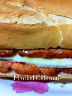 Una foto de Montadito de lomo y queso