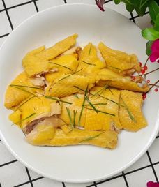 gà luộc lá chanh