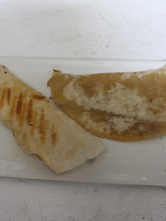 Una foto de Tortitas mexicanas con surimi y atún al grill doble