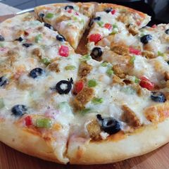 Chicken Tikka Pizza 🍕🍕 A picture of Chicken Tikka Pizza 🍕🍕.