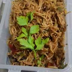 A picture of Mie goreng daging * simple bekal kantor.
