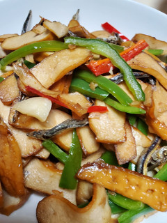 亂亂炒青椒豆乾小魚乾 的食譜成品照片