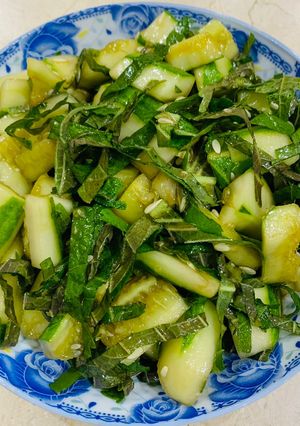 Hình của món Salad dưa leo và lá mè chay.