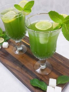 मिन्ट लेमोनेड (Mint lemonade recipe in Hindi) रेसिपी मुख्य फोटो