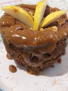 Una foto de Mug cake de cacao y pera (sin harina blanca y riquísima!)
