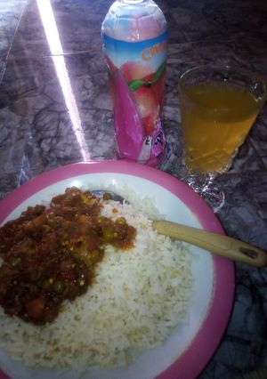 White rice and vegetables source ainihin hoton girkin