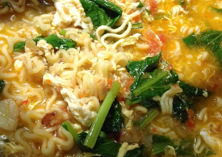 Indomie kari ayam (hot)