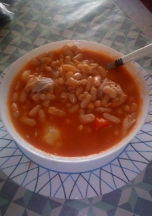 Una foto de Chicharitos con pollo y verduras