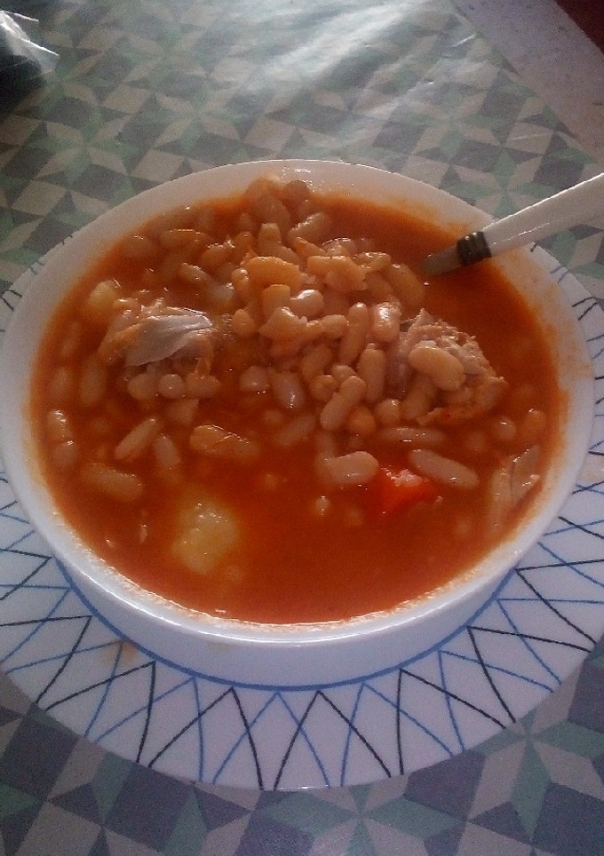 Una foto de Chicharitos con pollo y verduras