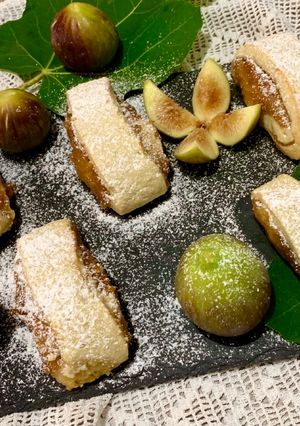 Foto di Biscottoni ripieni di confettura di fichi