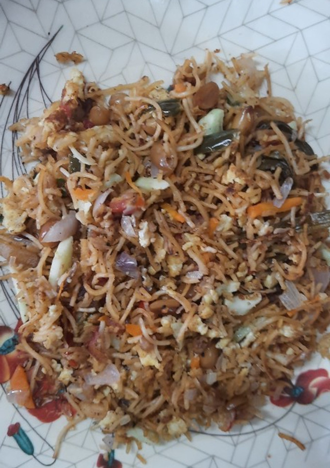 ঝাল গাজর সবজির চাউমিন(jhal chow mein recipe in Bengali) রেসিপির প্রধান ছবি