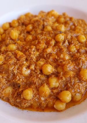 Una foto de Garbanzos con costilla desmenuzada al Cabrales