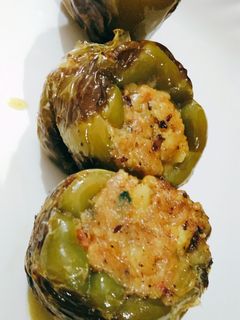 भरवा शिमला मिर्च (Bharwan Shimla Mirch recipe in Hindi) रेसिपी मुख्य फोटो