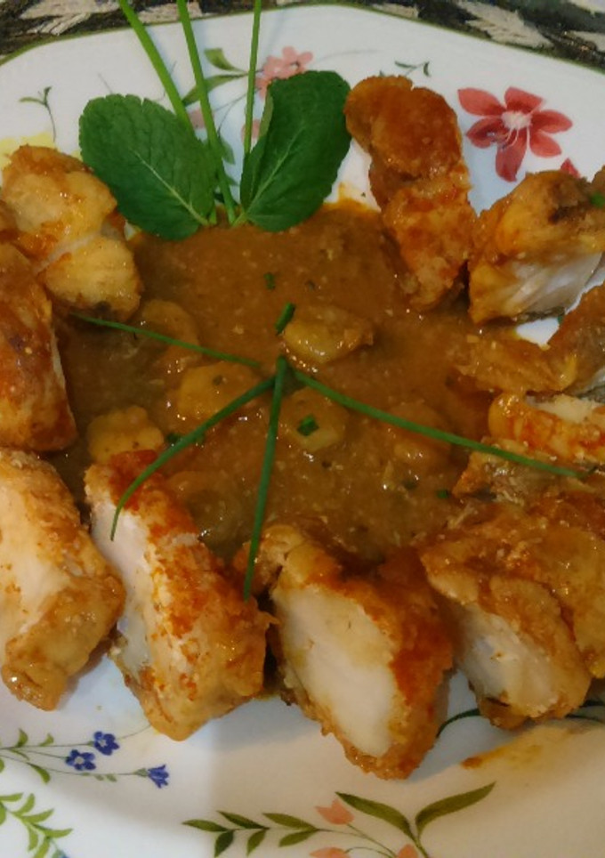 Una foto de Rape alangostado con salsa